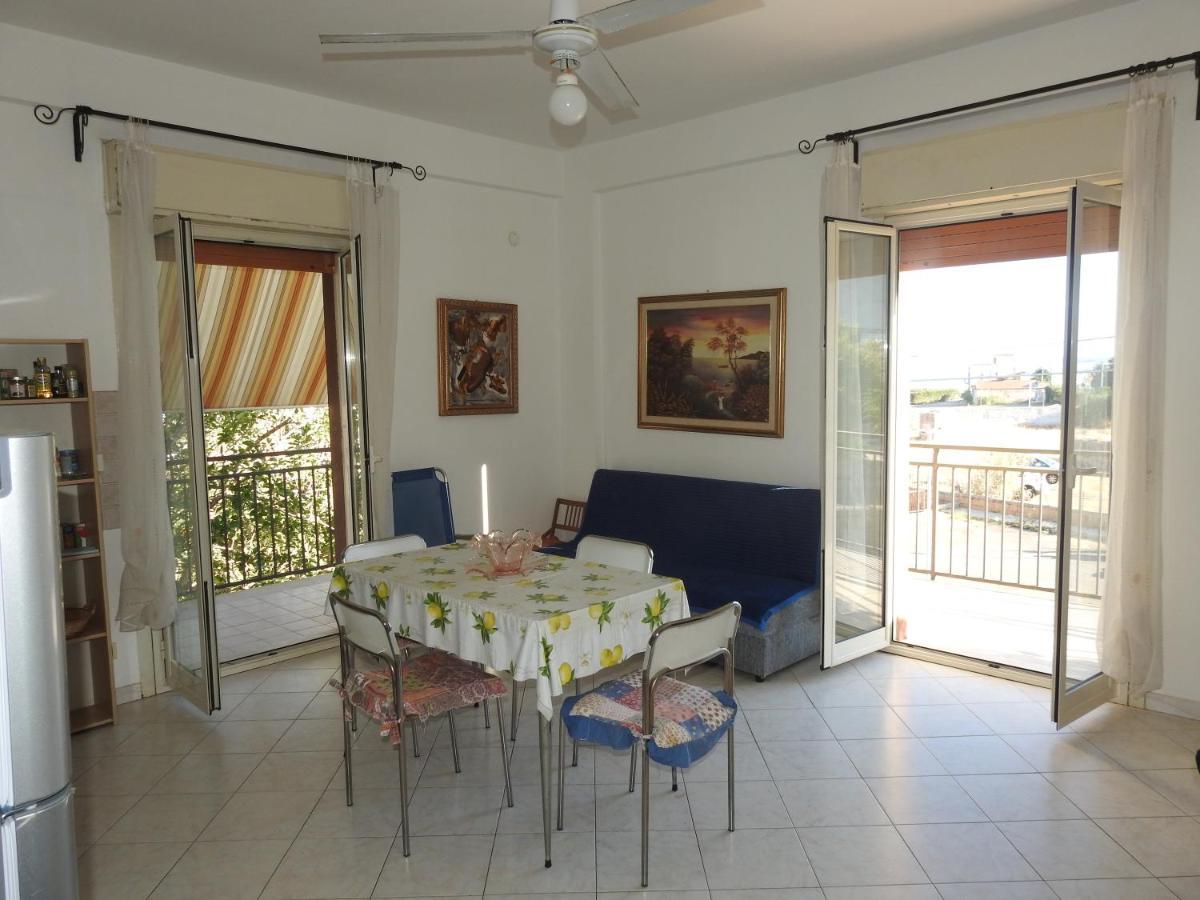 Leonardo Apartment Capaci Bagian luar foto