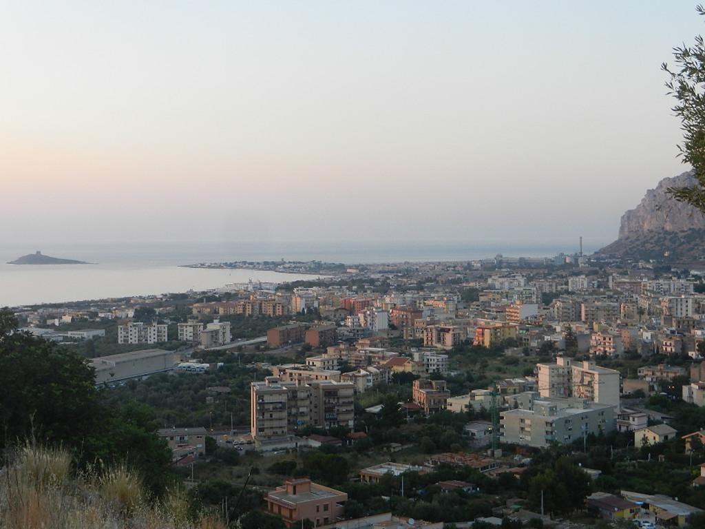 Leonardo Apartment Capaci Bagian luar foto